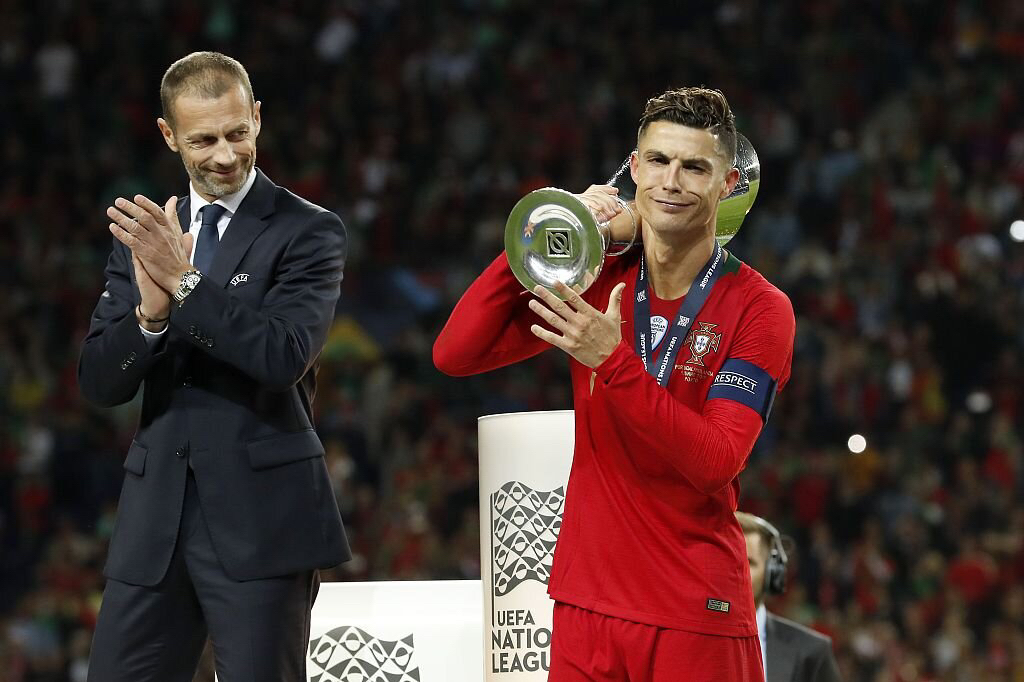 C罗在关键时刻独中两元,助尤文逆转胜(中华世纪坛原文完整版) C罗在关键时刻独中两元,助尤文逆转胜(中华世纪坛原文完整版)