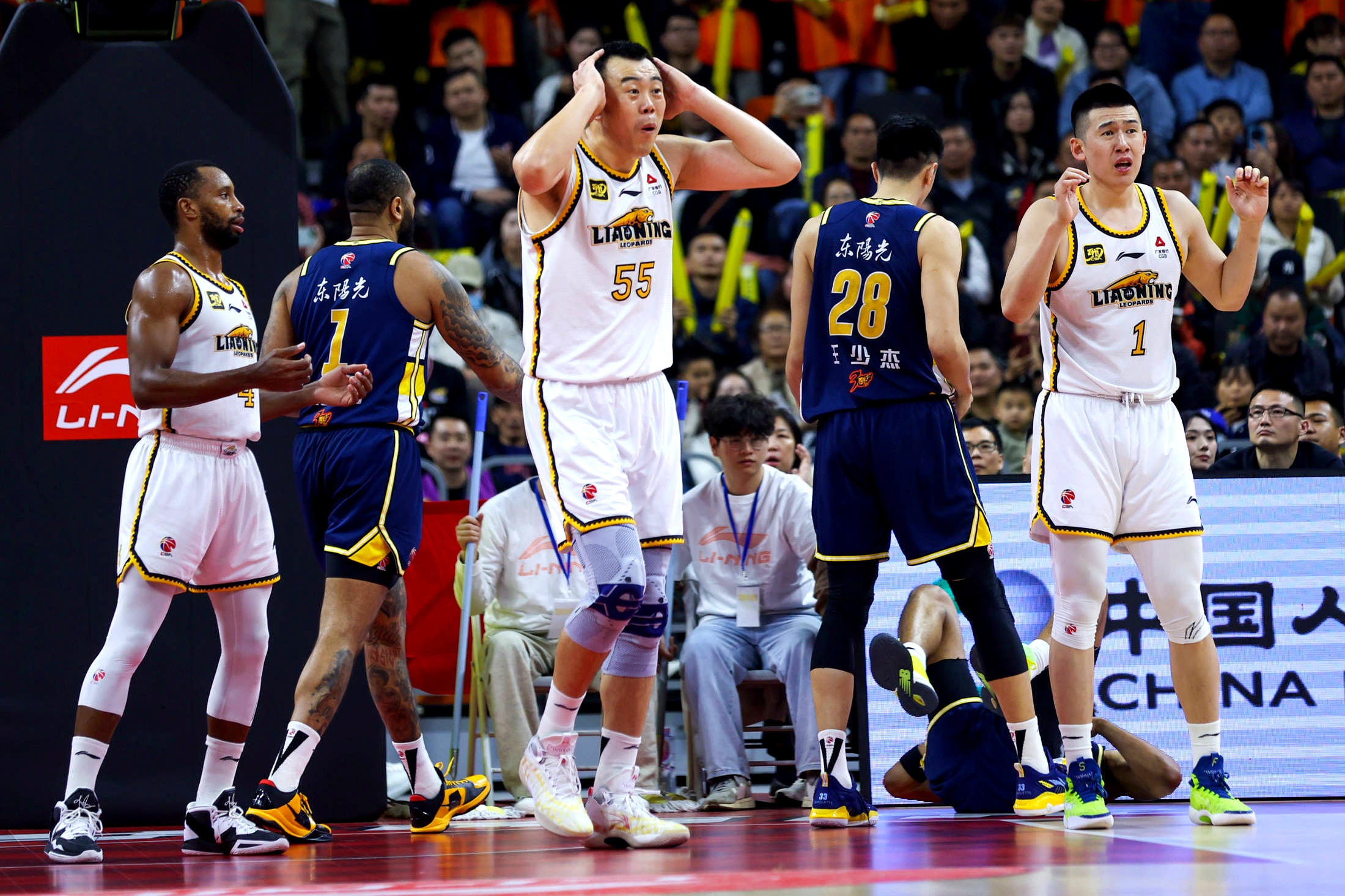 国内篮球职业赛事火爆进行中，球队实力均衡