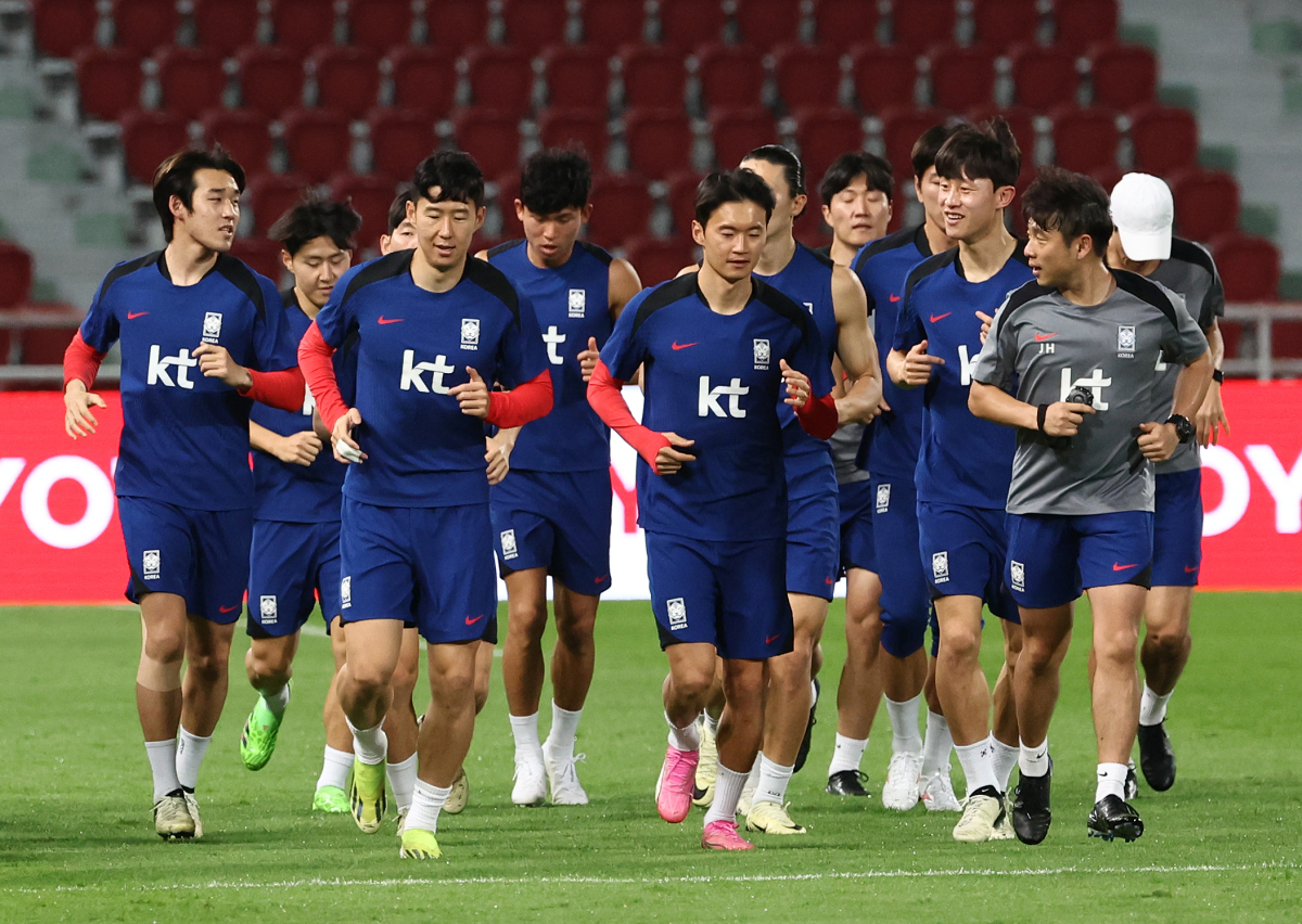 鳳凰彩票app下载v.2025中超球员实力尽显，球场风云赛事争先(新浪体育中超联赛)