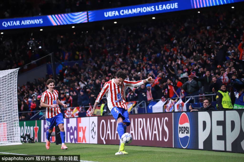 云开彩票app最新下载v.2025马德里竞技中场意外伤退，球队情况堪忧(马德里竞技队员名单最新)