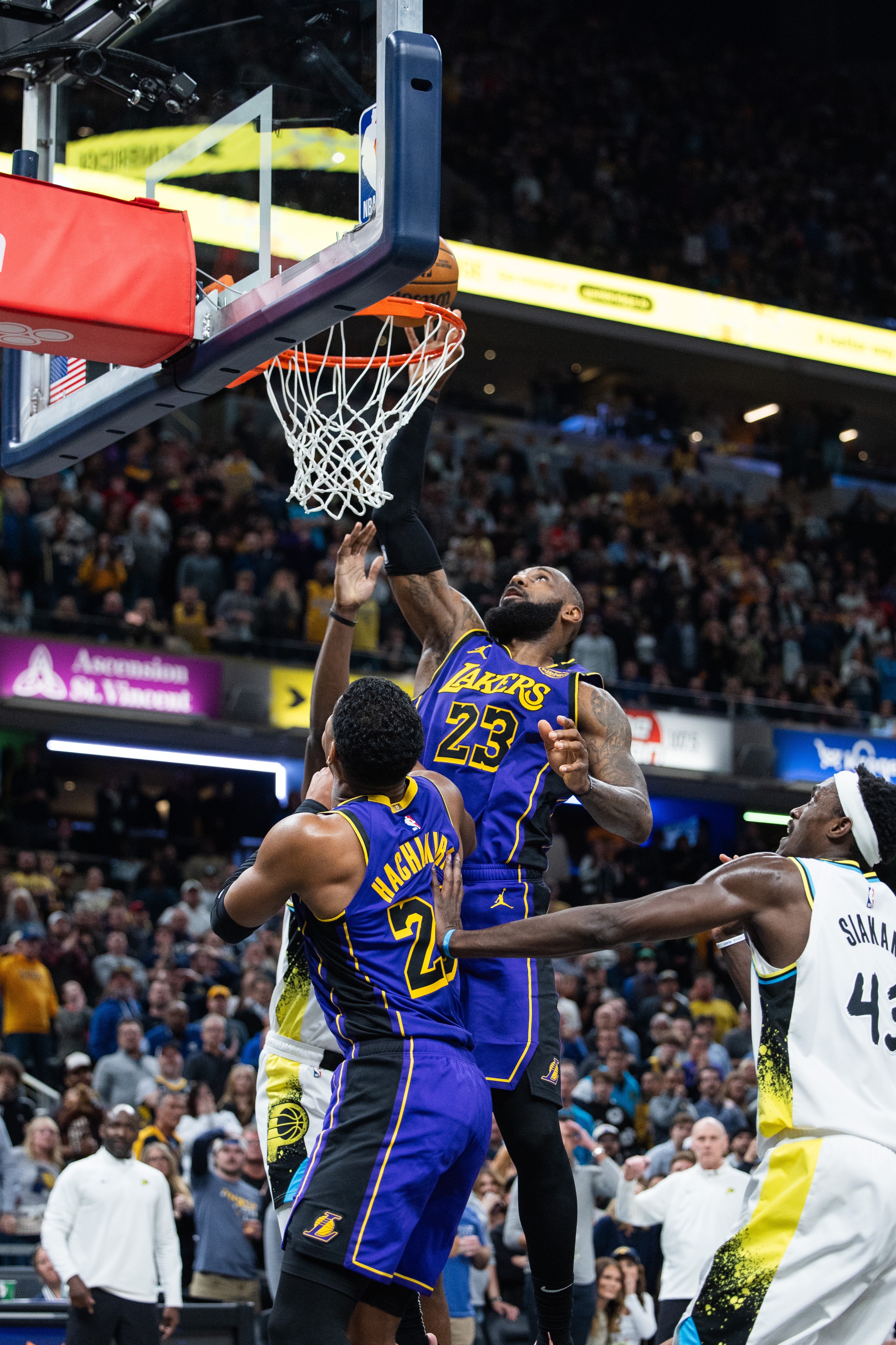 运动员在篮球比赛中创下巨大纪录