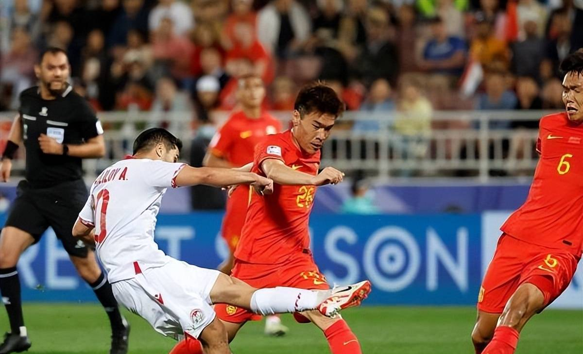 中超球队实力对决,劲旅展现顶尖风采 中超球队实力对决,劲旅展现顶尖风采