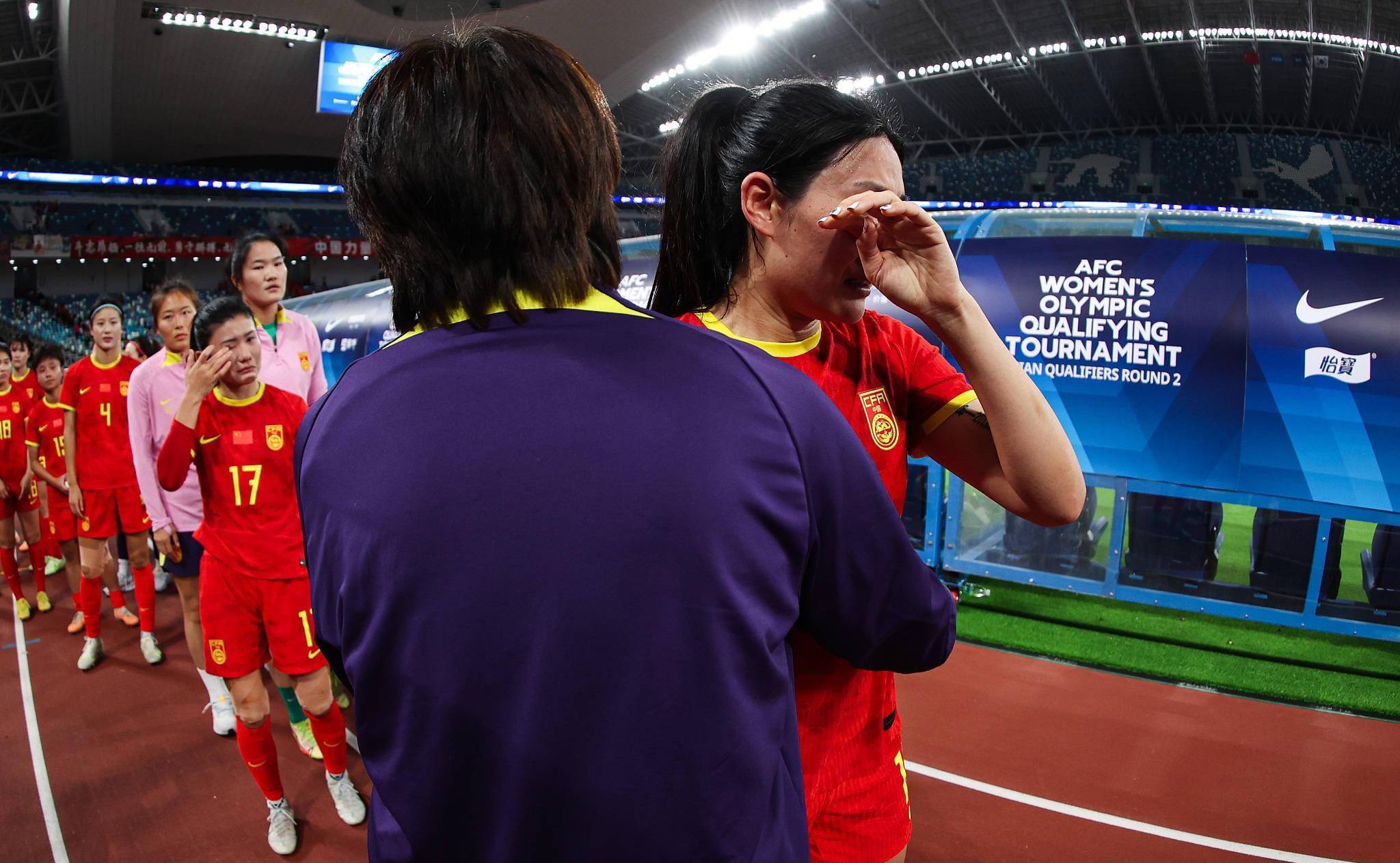 加拿大女足赛场传来惊心动魄一幕！(国足主帅是谁)