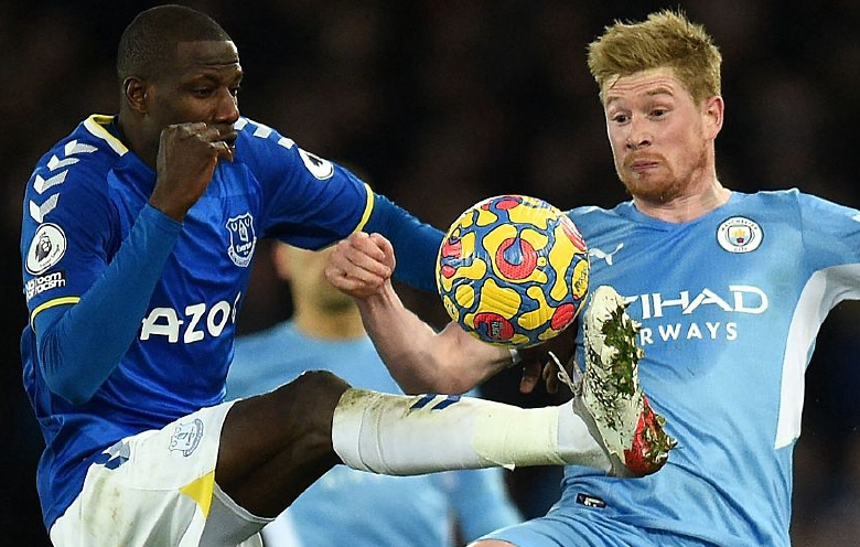 雷火电竞appv.2026巴伦西亚前锋错失绝杀良机，球队遭遇平局(重生nba开局打爆黄金一代)