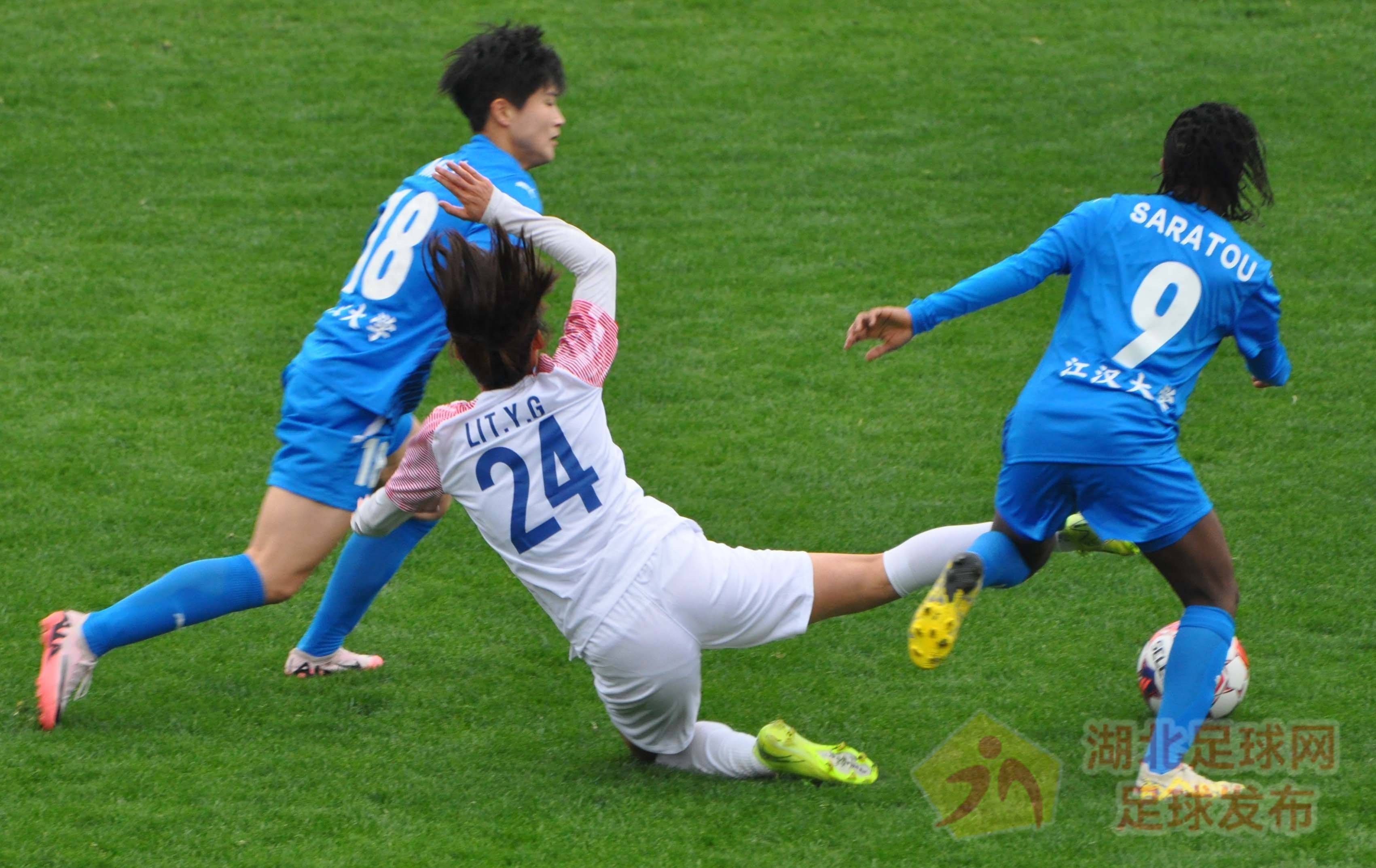 kiayun登录入口登录v.2026包含火爆场面！中国女足球员大秀进攻技巧的词条