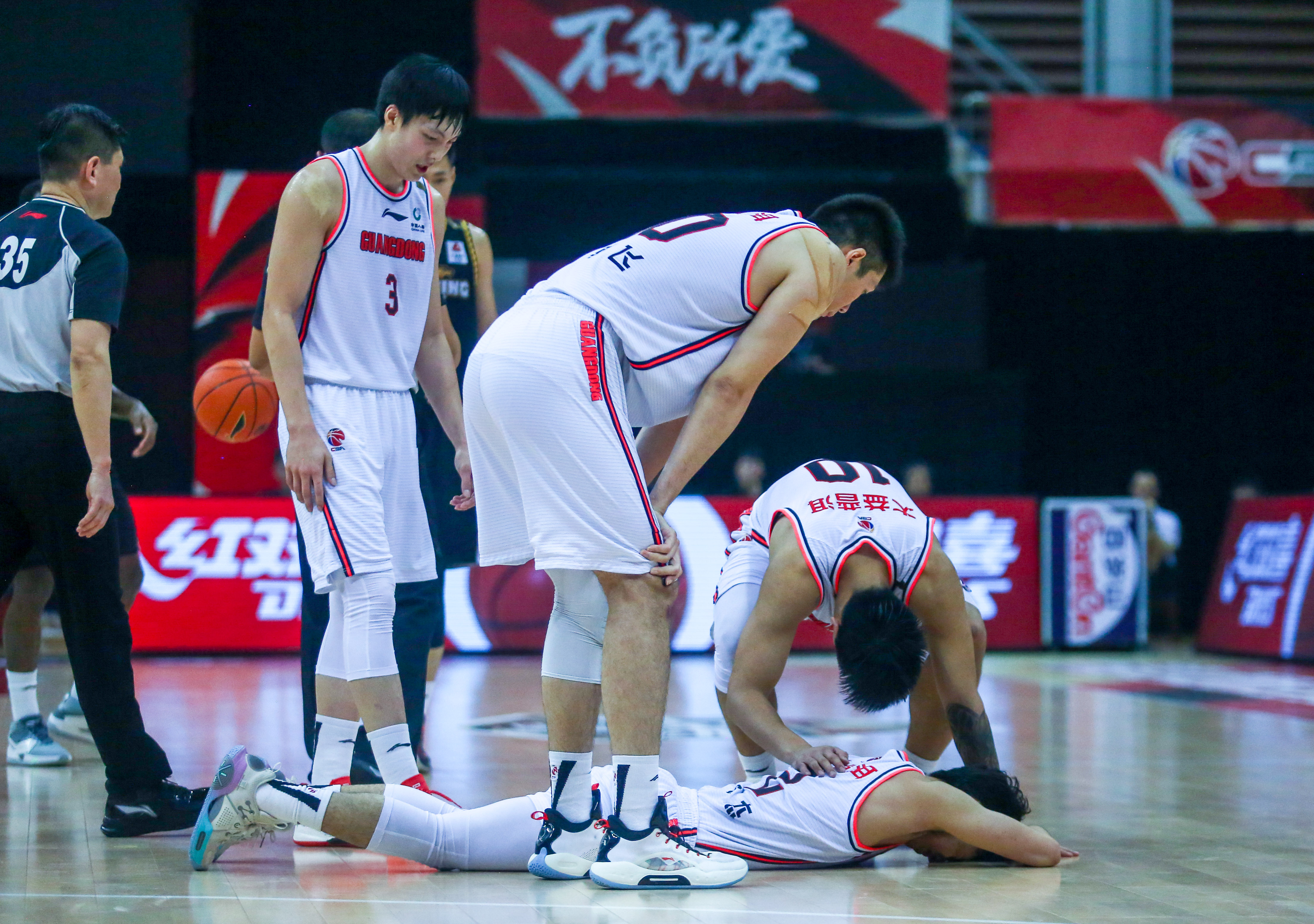 ayx游戏app官方版v.2026新疆男篮战胜劲敌，乐在其中