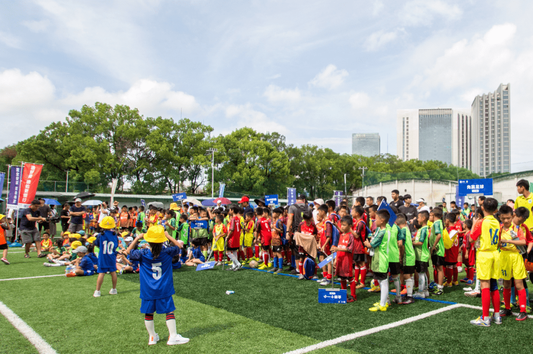 关于意大利足球协会发起社区足球活动，助力青少年足球发展的信息