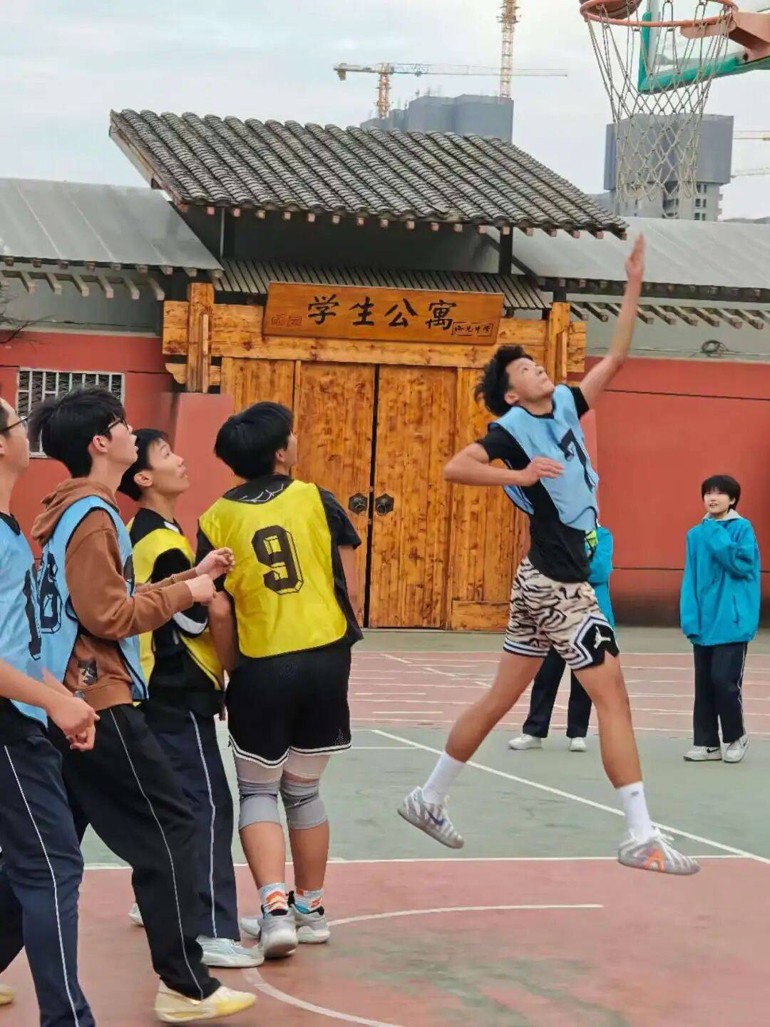 苹果pg麻将模拟器·comv.2026包含纪实篮球赛事集结众多健将，球队实力PK的词条