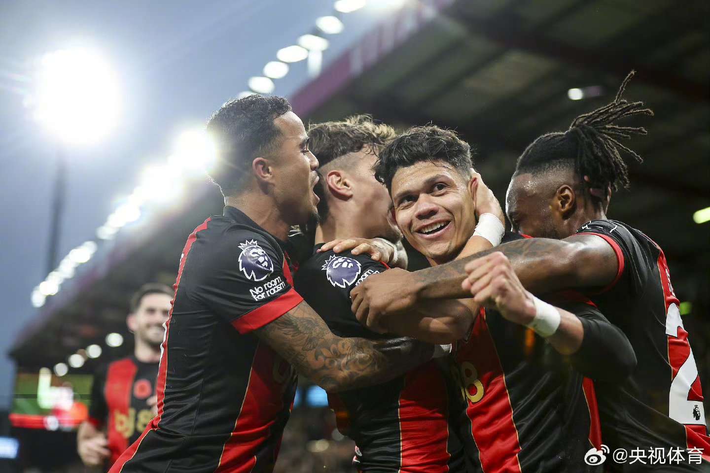 包含曼联击败狼队积分,欧洲联赛表现不俗的词条