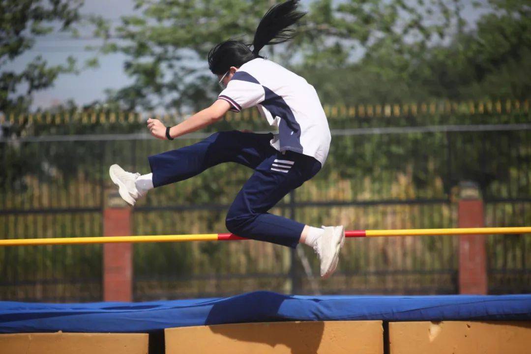 包含运动员们在比赛中敬业拼搏,用实际行动诠释了奋斗精神的词条 包含运动员们在比赛中敬业拼搏,用实际行动诠释了奋斗精神的词条