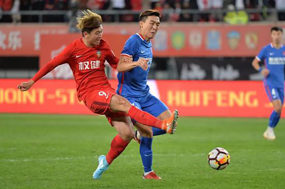 关于重庆斯威客场取得关键胜利，提升保级前景的信息