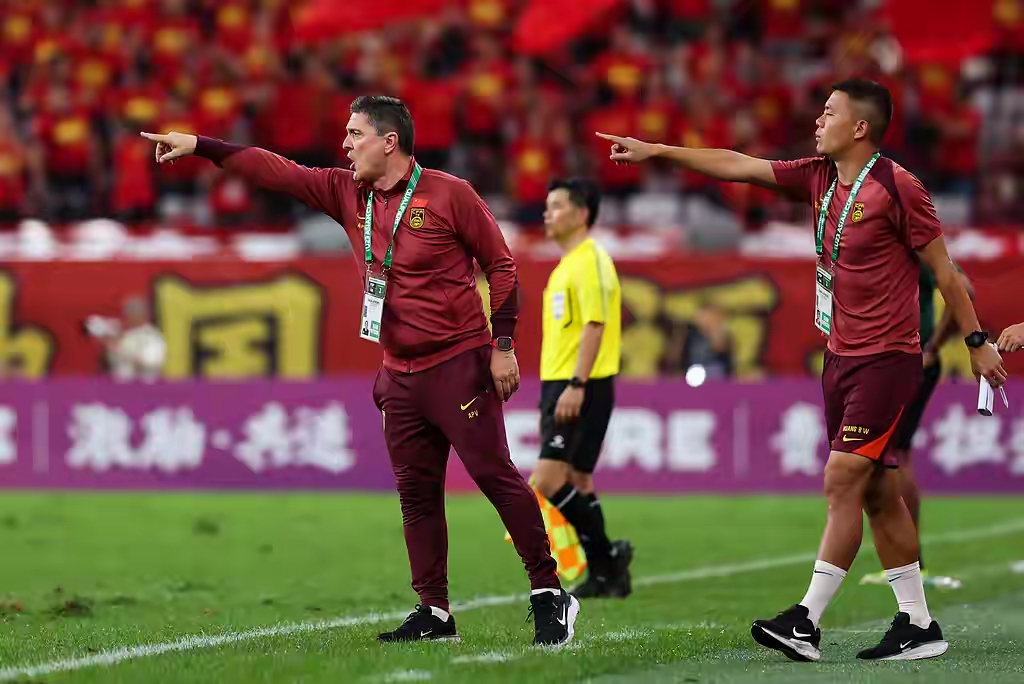 乐竞电竞官网入口v.2026足球比赛中的燃情一刻，胜负关键在哪支球队的奋斗精神？的简单介绍