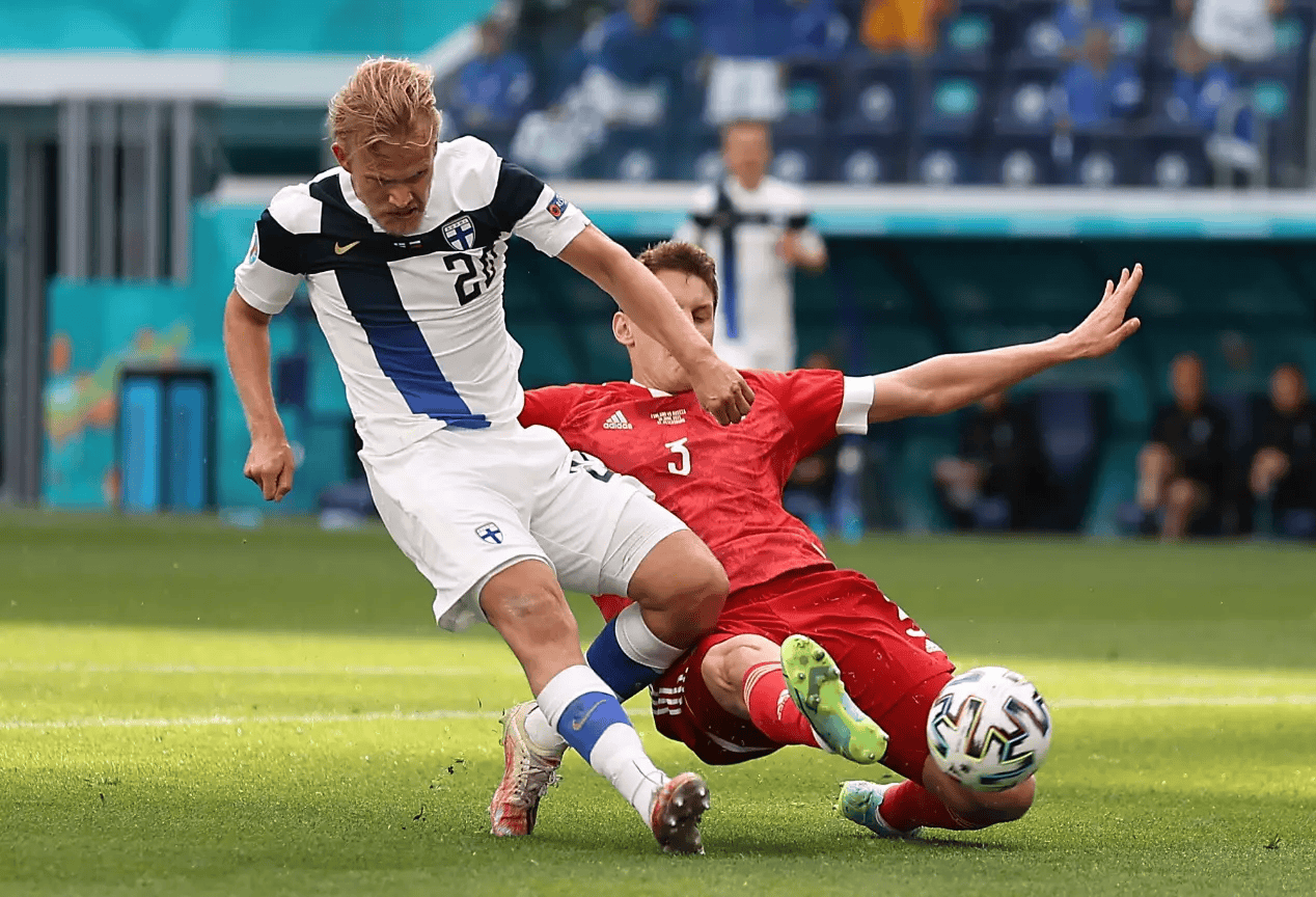 关于荷兰队斩获胜利，晋级前进，球迷欢呼雀跃的信息