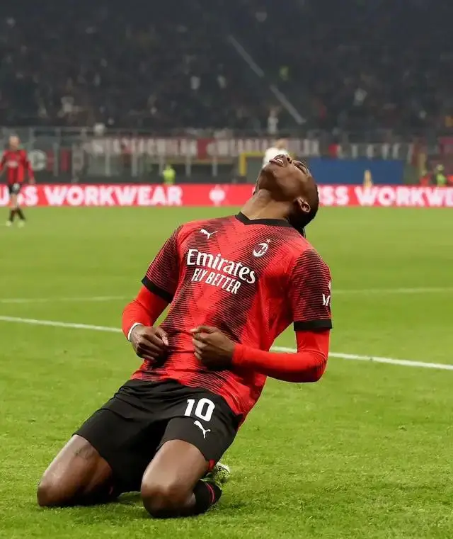 pg下载v.2026包含AC米兰客场逼平卡利亚里，艰难保持不败的词条