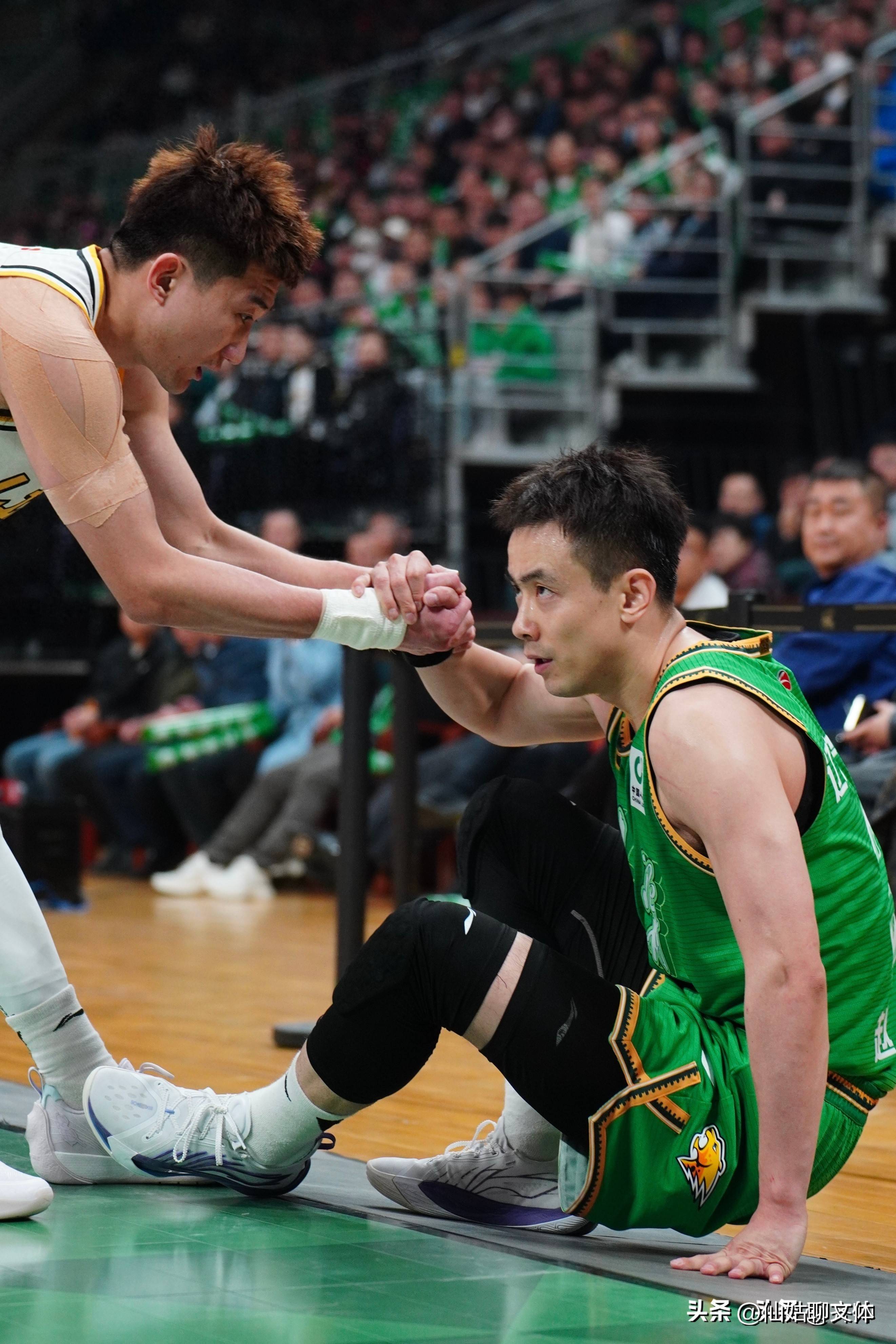 辽宁男篮豪取福建队胜利，全队高效合作取胜的简单介绍