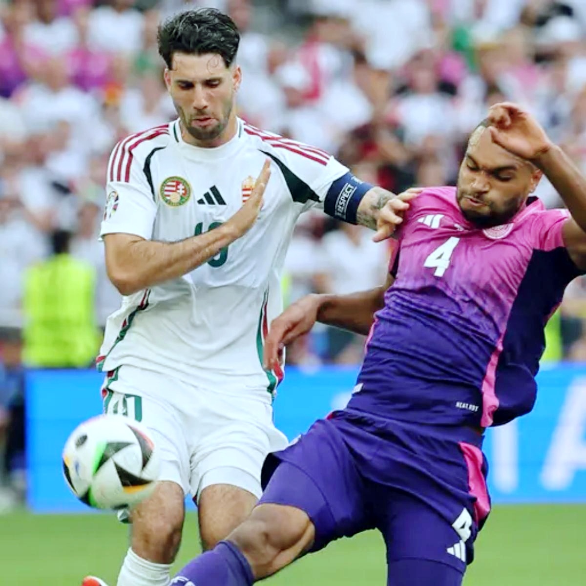 包含欧洲足坛争霸：豪门球队强强对话，激烈角逐的词条