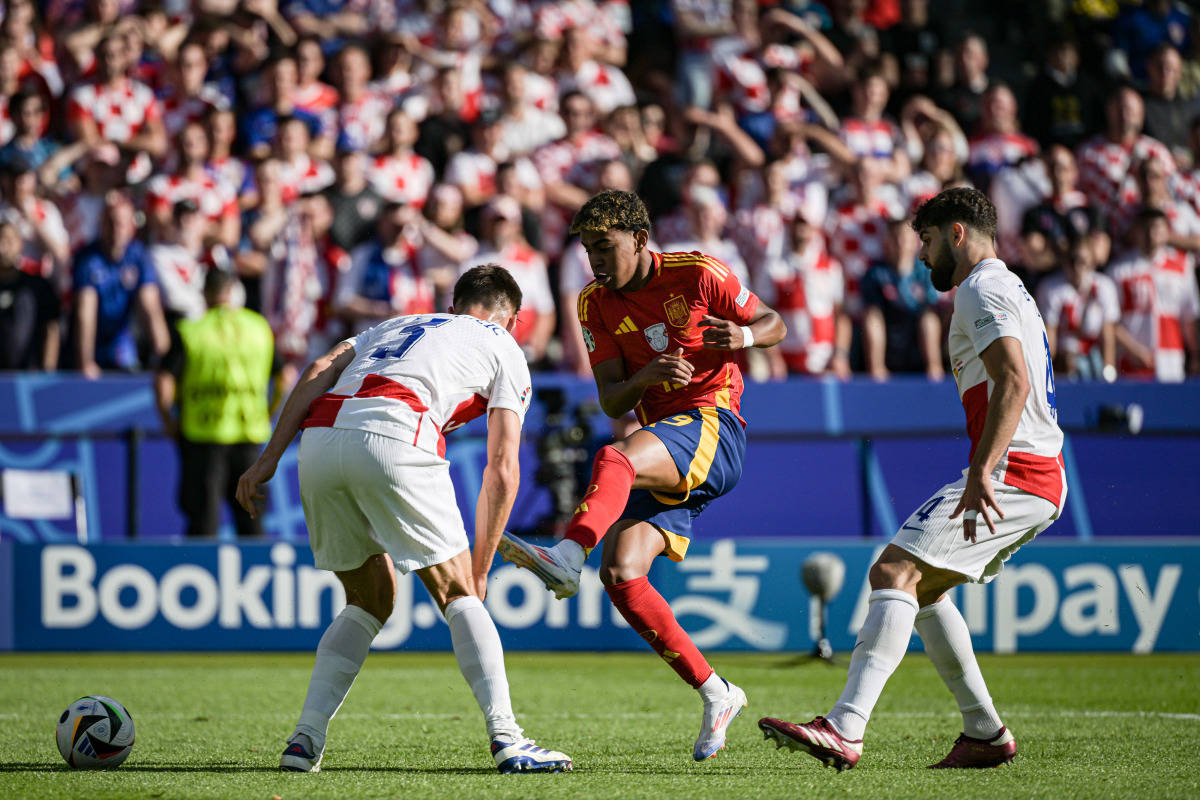 外围足球平台v.2026包含西班牙队遗憾失分，抢滩欧洲杯出线赛程的词条