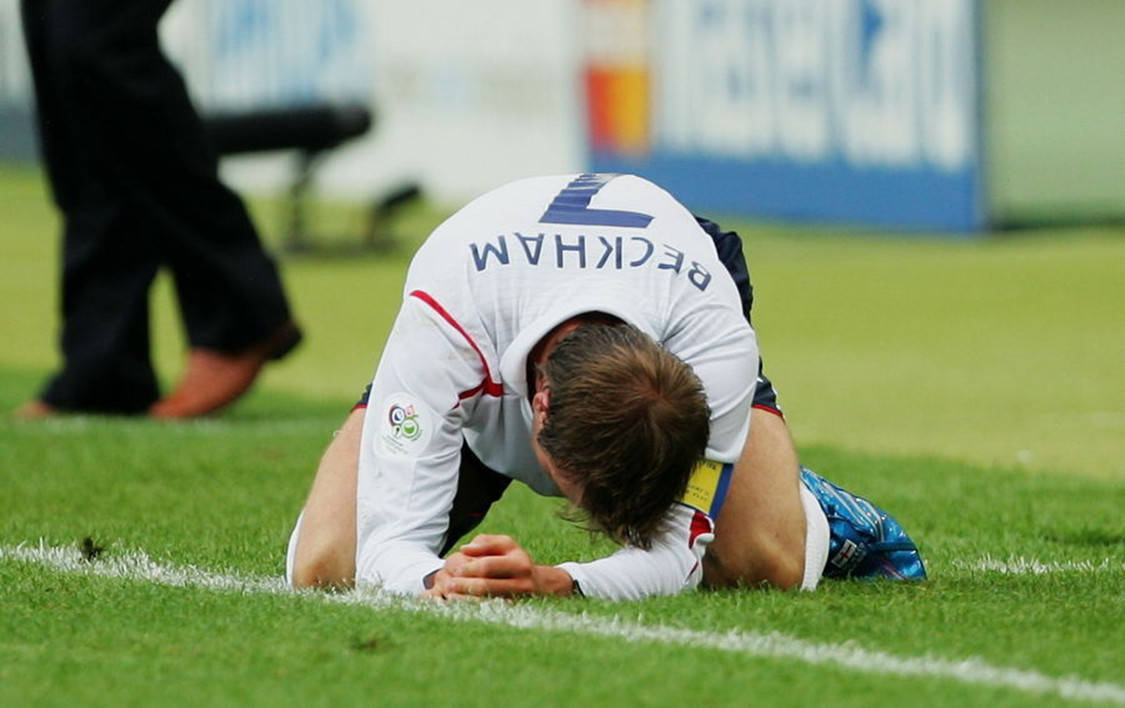 英格兰球员受伤下场，球队抱憾出局(英格兰球员受伤下场,球队抱憾出局了吗)