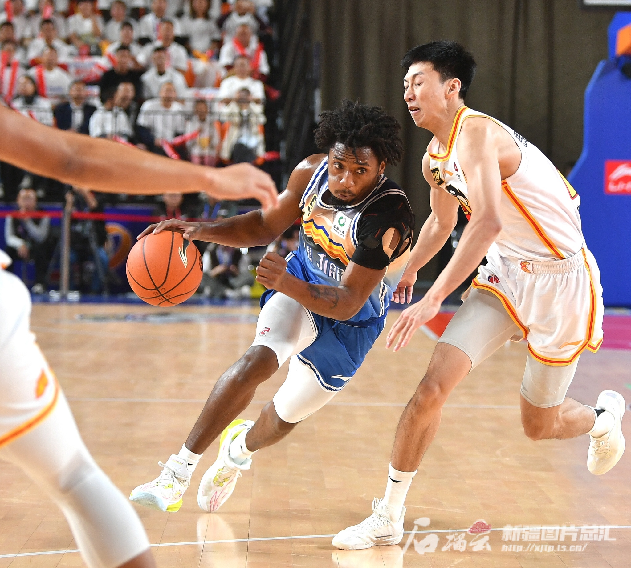 星空足球app官方版v.2026福建男篮大胜新疆队,震惊全场是真的吗