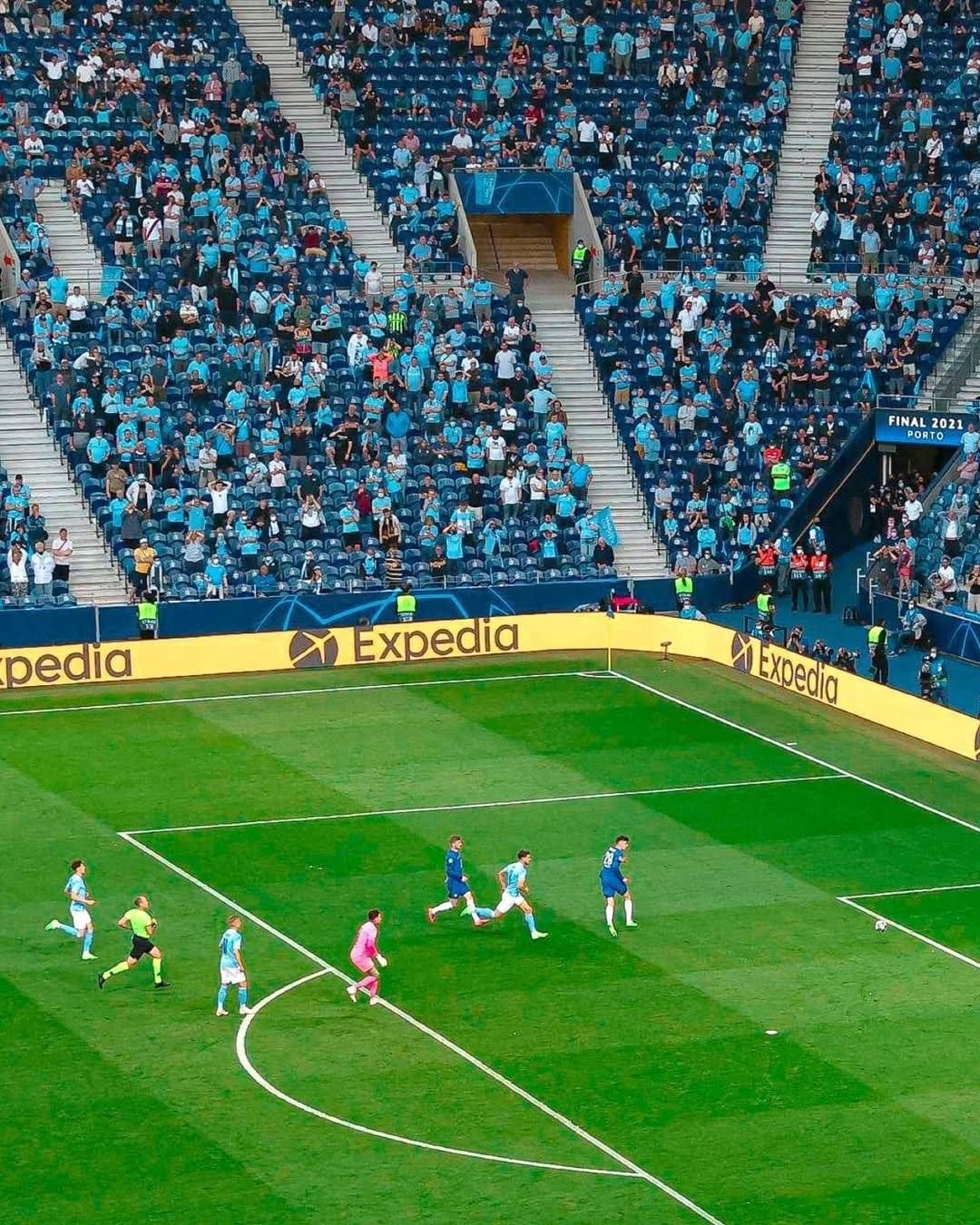 关于曼城大胜波尔图，提前晋级淘汰赛的信息