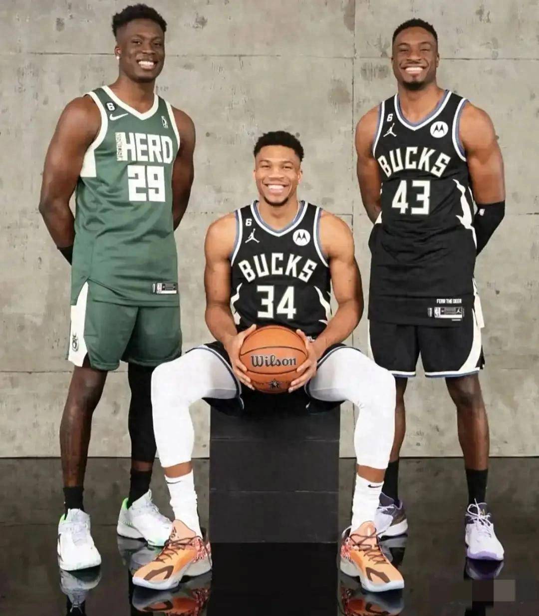 雄鹿队球员争夺MVP称号引发球迷热议(雄鹿队球员争夺mvp称号引发球迷热议是真的吗)