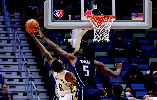 yy易游官方网站v.2026魔术队后卫连续发挥出色取得连胜(魔术队得分后卫)