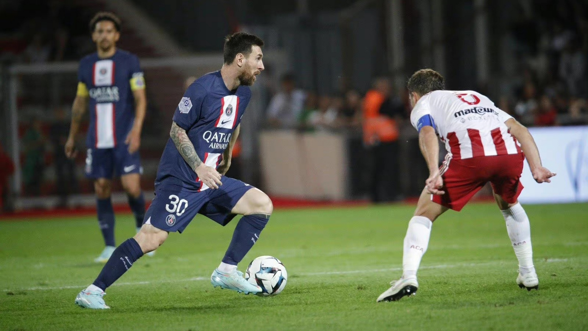 鳳凰彩票app下载v.2026法甲冠军之争：马赛主场对战里昂展开激烈对抗