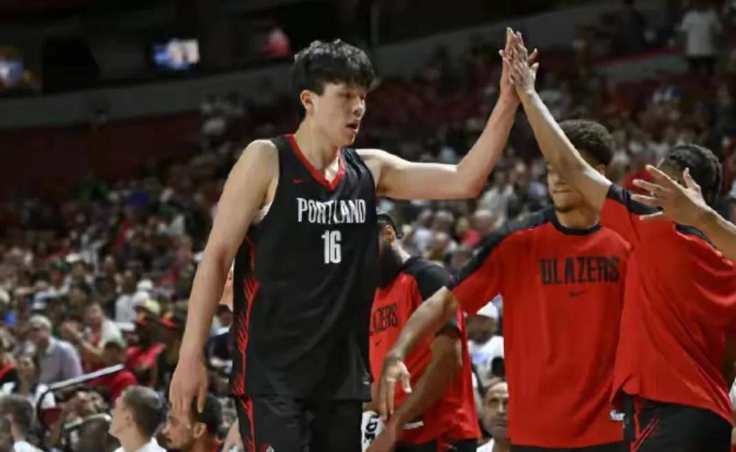 开拓者队伤愈回归，球队士气高涨(开拓者的队员名单)