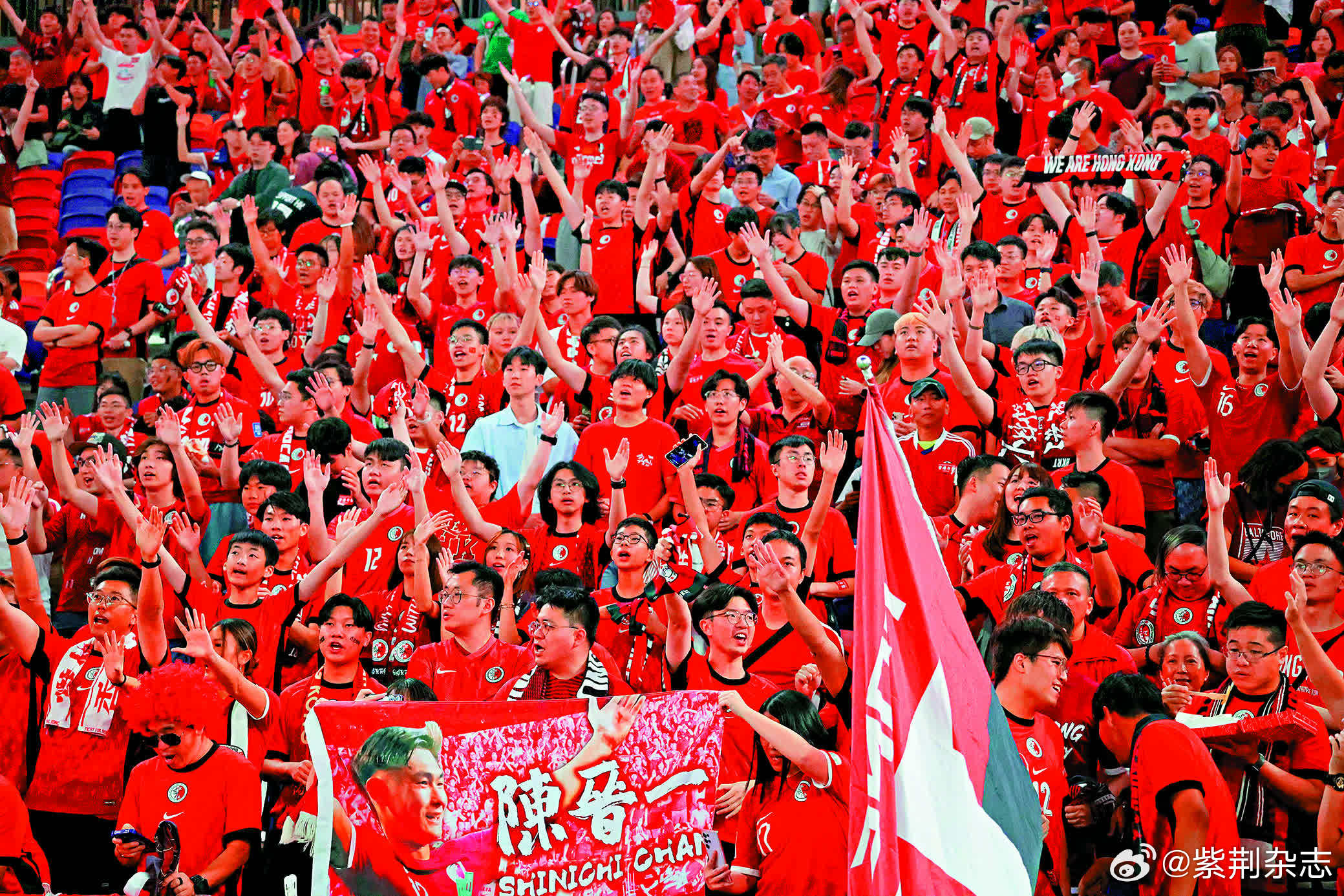 精彩足球对决引发球迷的热情追捧的简单介绍