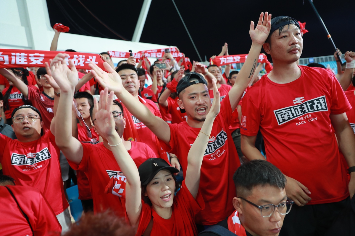 关于精彩比赛升温，全球球迷热情高涨的信息