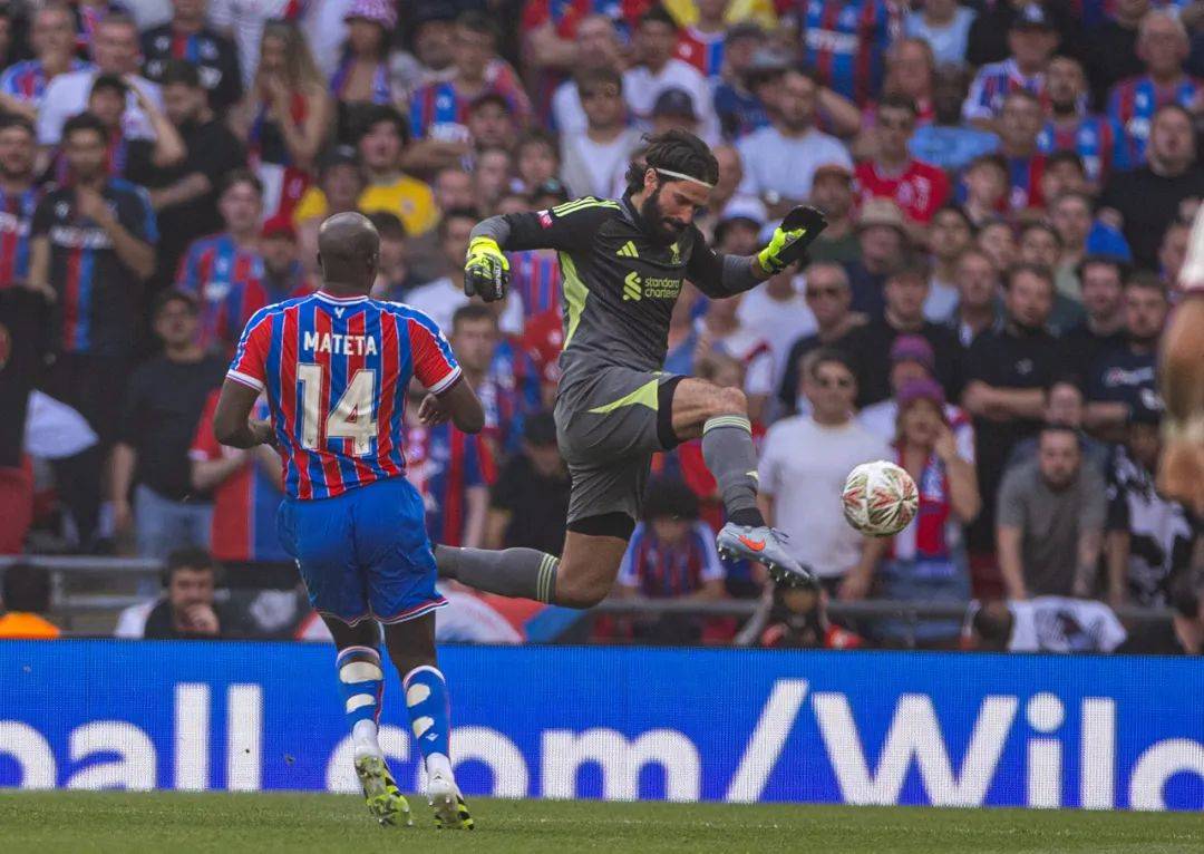 罗马主场战胜利物浦，表现抢眼(罗马主场战胜利物浦,表现抢眼的球员)