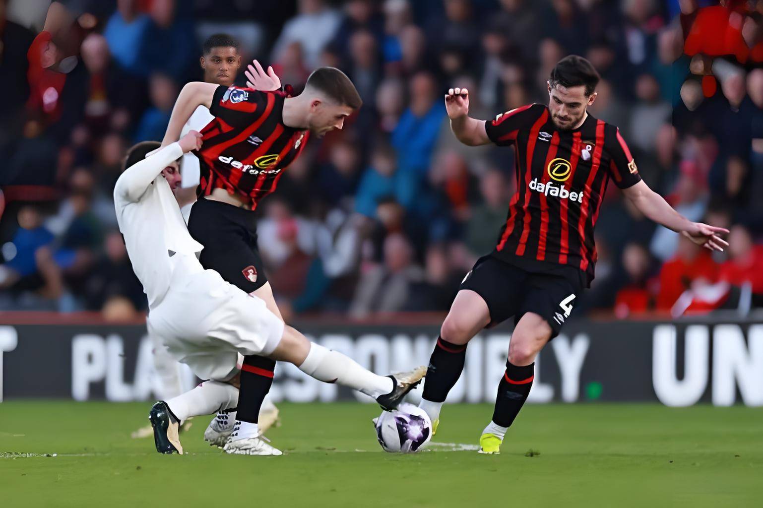 娱乐棋牌comv.2026关于利物浦主场大胜伯恩利扩大英超领先优势的信息