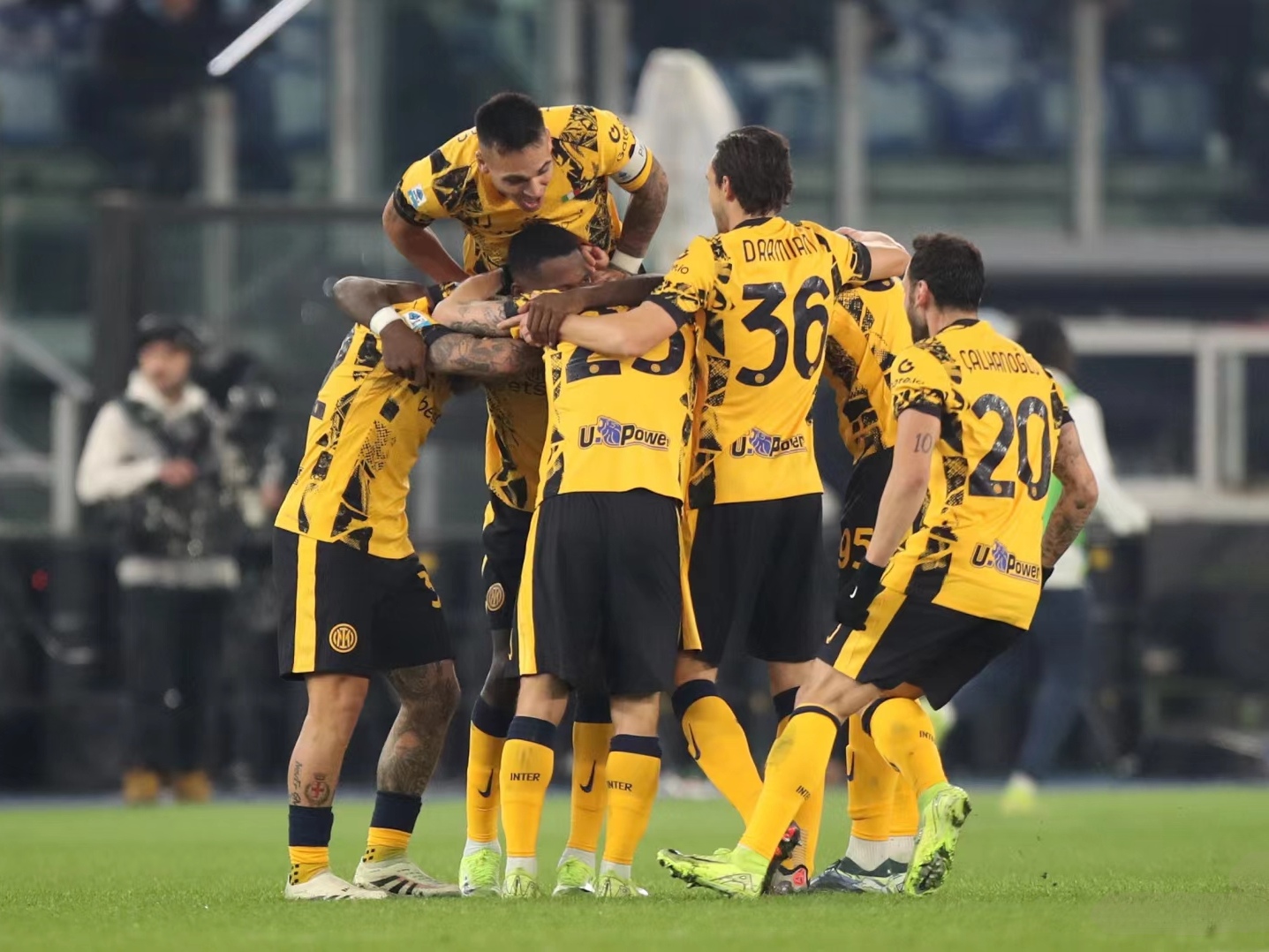 yy易游官方网站v.2026冲锋陷阵：足球赛事场面热度不减的简单介绍